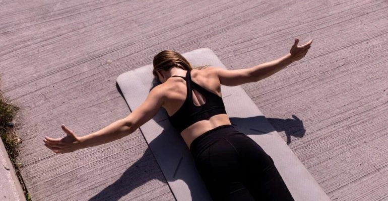 ćwiczenia na barki w wykonaniu Natalii