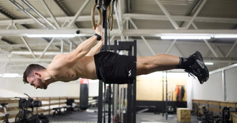 Waga tyłem – jak zrobić back lever