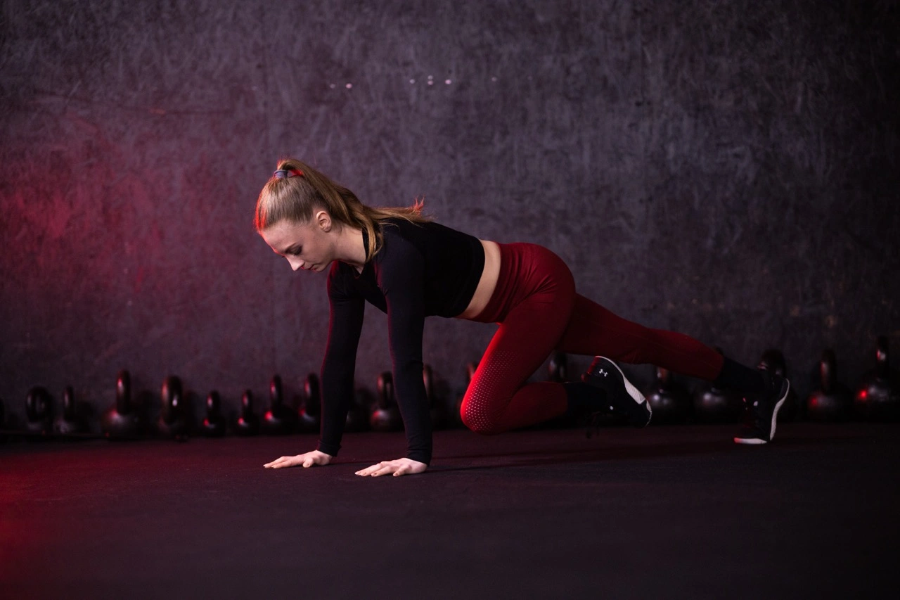 Natalia wykonująca rozgrzewkę